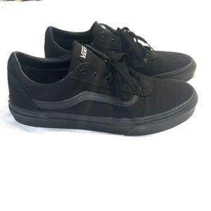 BLACK VANS SIZE 6 YOUTH NEVER WORN